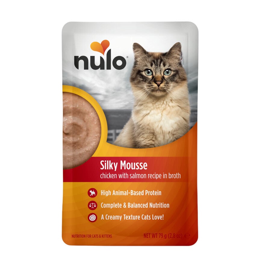 79 g Nulo Silky Mousse Pollo con Salmon Sobres para gatos, , large indicador imagen numero 1